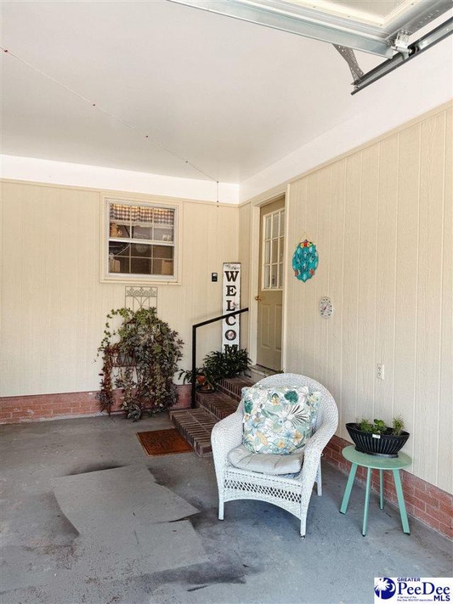 850 Thunderbird Drive Photo 4