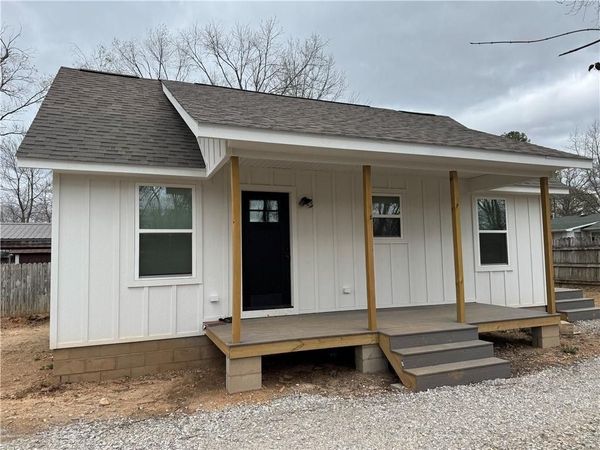 313 Douglas Street , Berryville, AR 72616