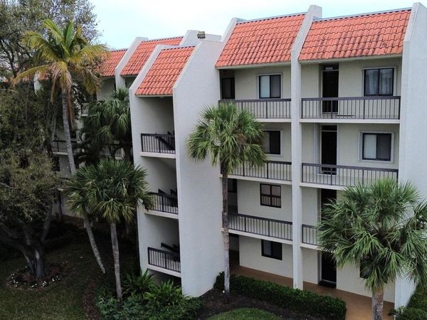 3050 Presidential Way, Unit 205, West Palm Beach, FL 33401