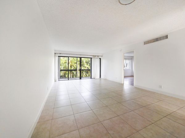 3050 Presidential Way, Unit 205, West Palm Beach, FL 33401