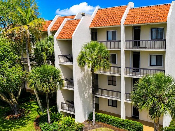 3050 Presidential Way, Unit 205, West Palm Beach, FL 33401
