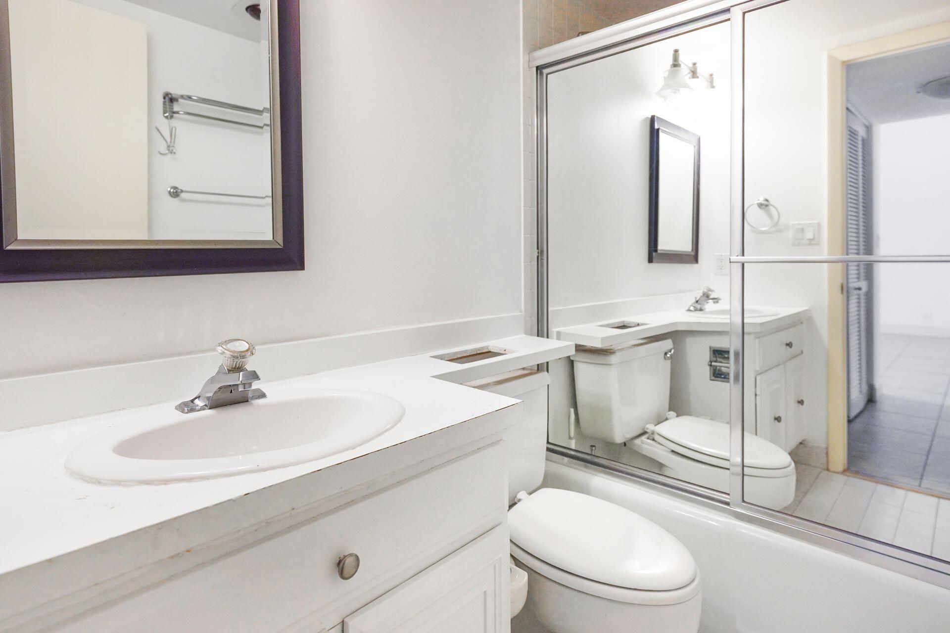 3050 Presidential Way, Unit 205, West Palm Beach, FL 33401 Photo