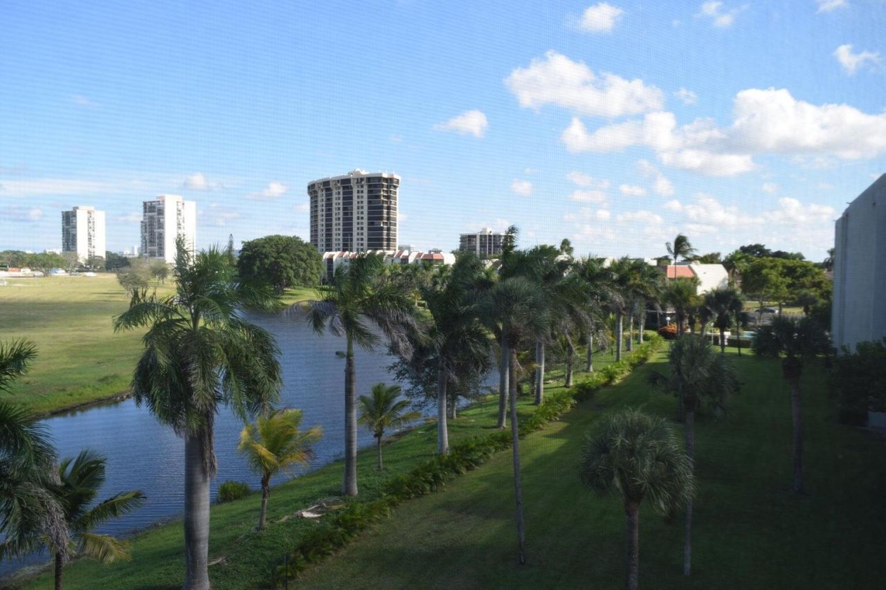 3050 Presidential Way, Unit 205, West Palm Beach, FL 33401 Photo