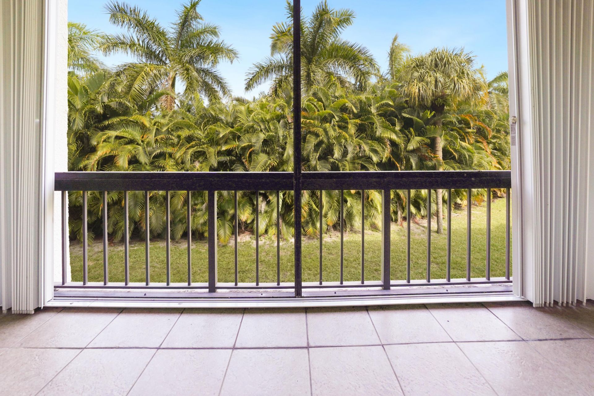3050 Presidential Way, Unit 205, West Palm Beach, FL 33401 Photo