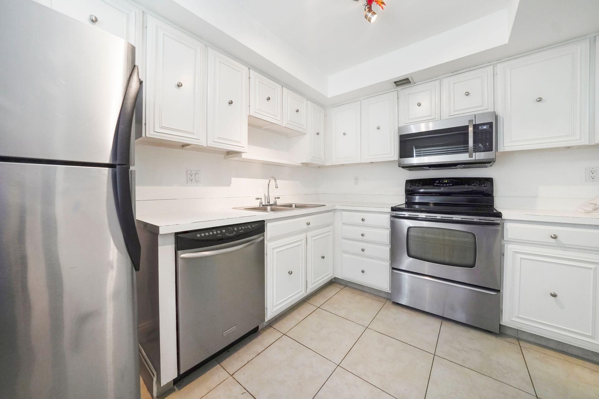 3050 Presidential Way, Unit 205, West Palm Beach, FL 33401 Photo