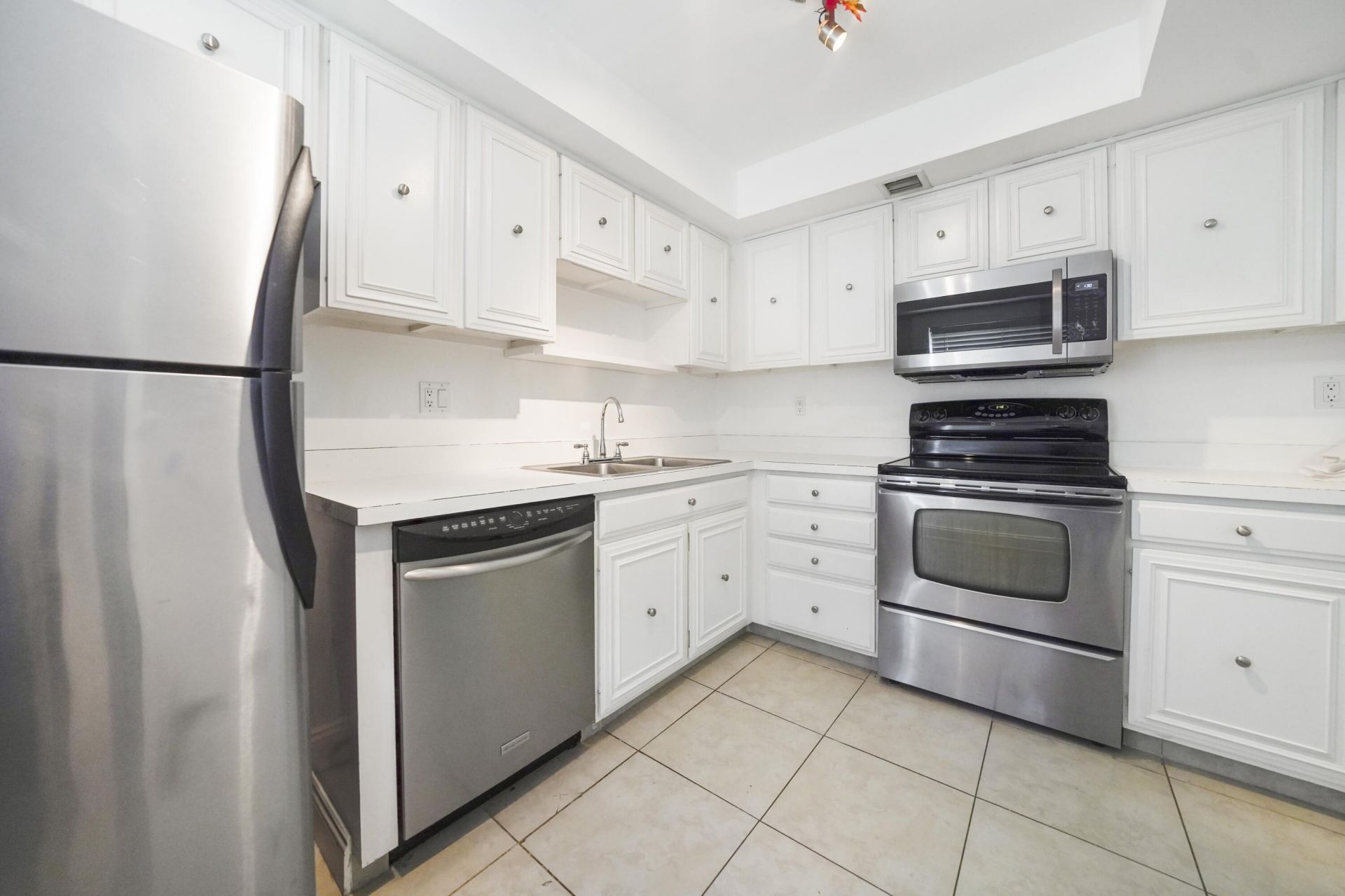 3050 Presidential Way, Unit 205, West Palm Beach, FL 33401 Photo