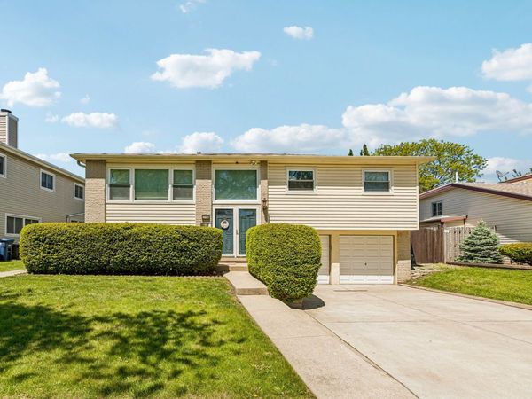 774 Polynesian Drive , Des Plaines, IL 60016