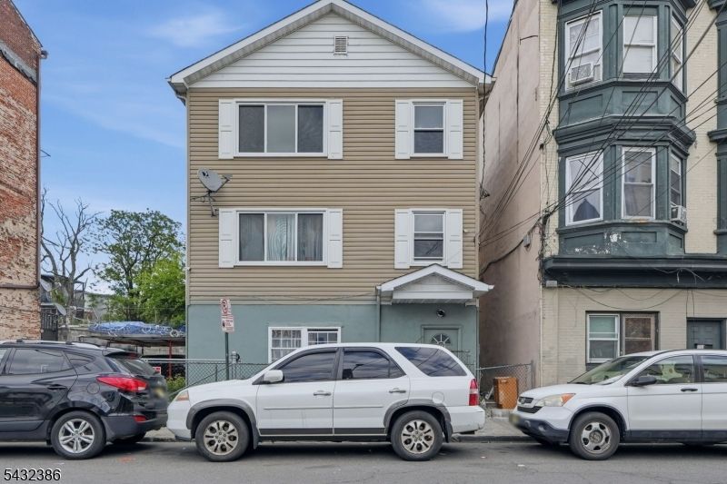 363 Summer St, Paterson, NJ 07501 Main Photo