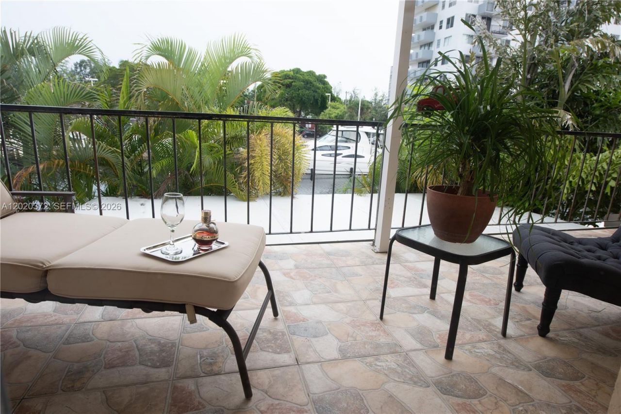 3756 NE 167th St, North Miami Beach, FL 33160 Photo