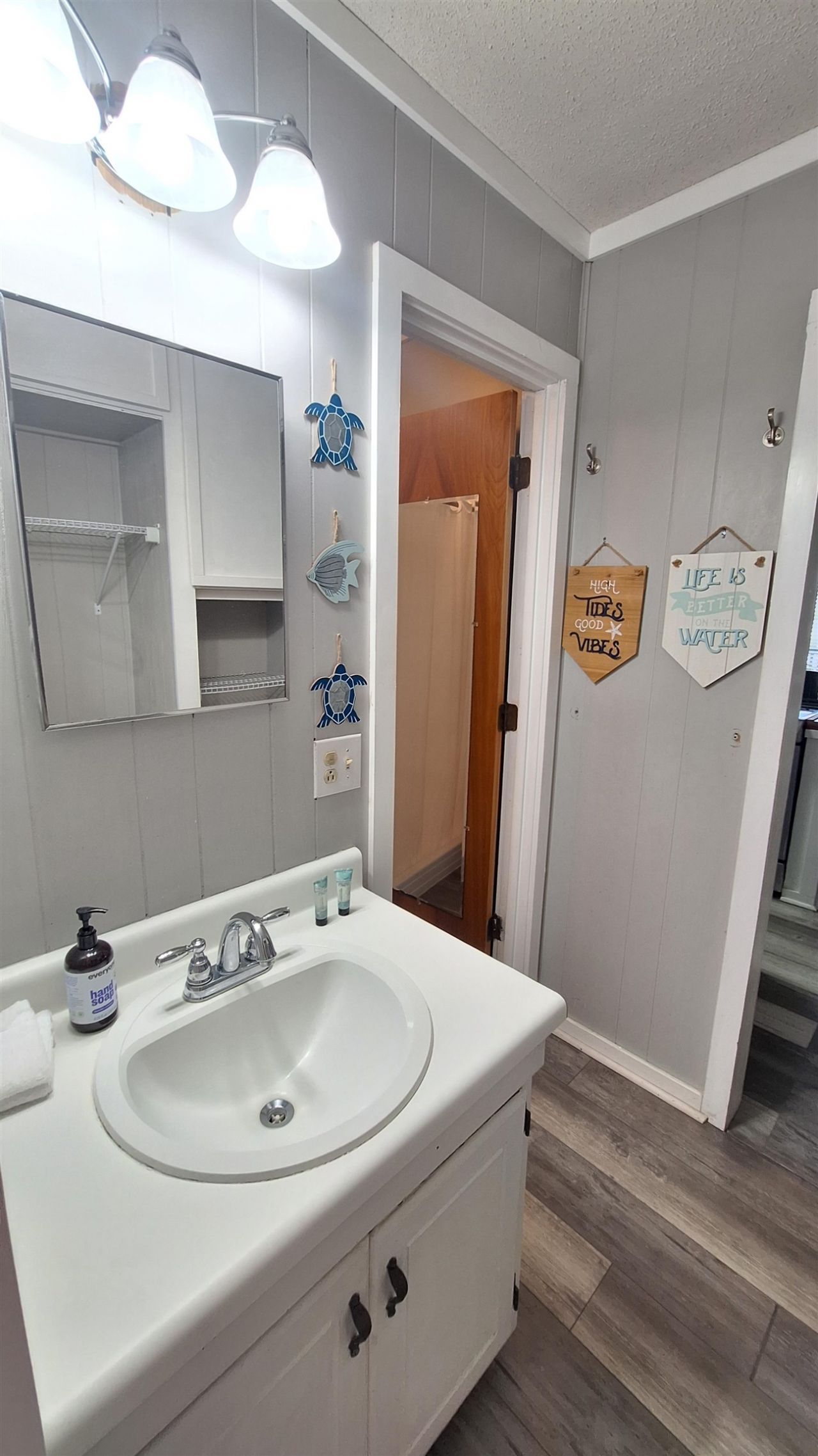 4516 Seaview St. Photo 11