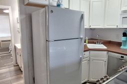 4516 Seaview St. photo 4