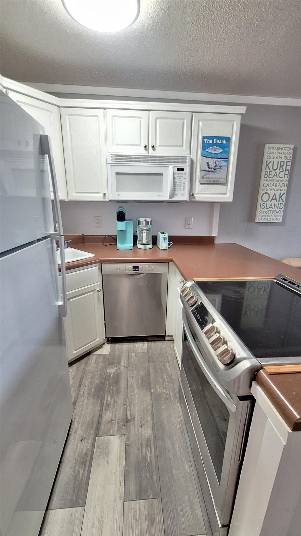 4516 Seaview St. Photo 4