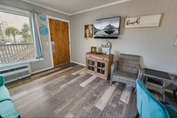4516 Seaview St. photo 4