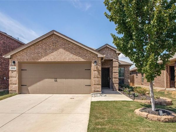 8905 Deadwood Lane, Aubrey, TX 76227