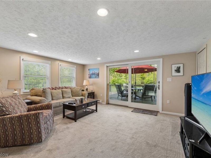 111 Leaview Lane, Chagrin Falls, OH 44022 Photo 2