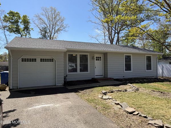 43 Lighthouse Drive, Manahawkin, NJ 08050