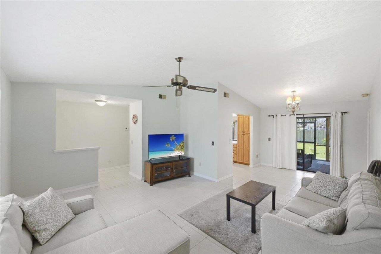 716 SE Evergreen Terrace, Port Saint Lucie, FL 34983 Photo