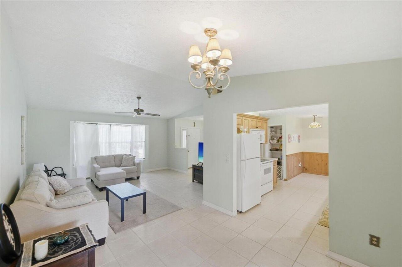 716 SE Evergreen Terrace, Port Saint Lucie, FL 34983 Photo