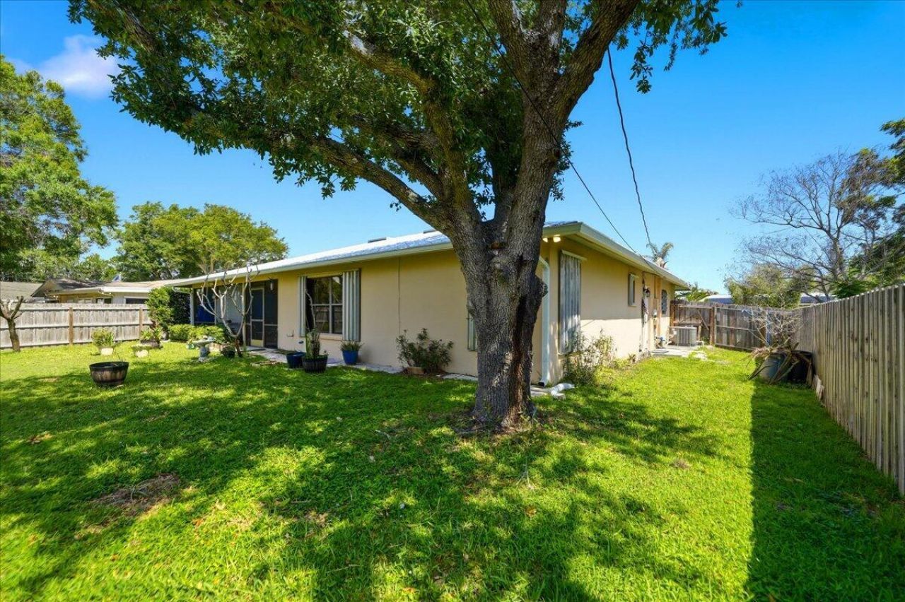 716 SE Evergreen Terrace, Port Saint Lucie, FL 34983 Photo