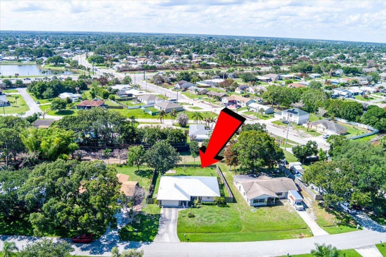 716 SE Evergreen Terrace, Port Saint Lucie, FL 34983 Photo