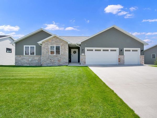 717 Drumlin DRIVE, Kewaskum, WI 53040