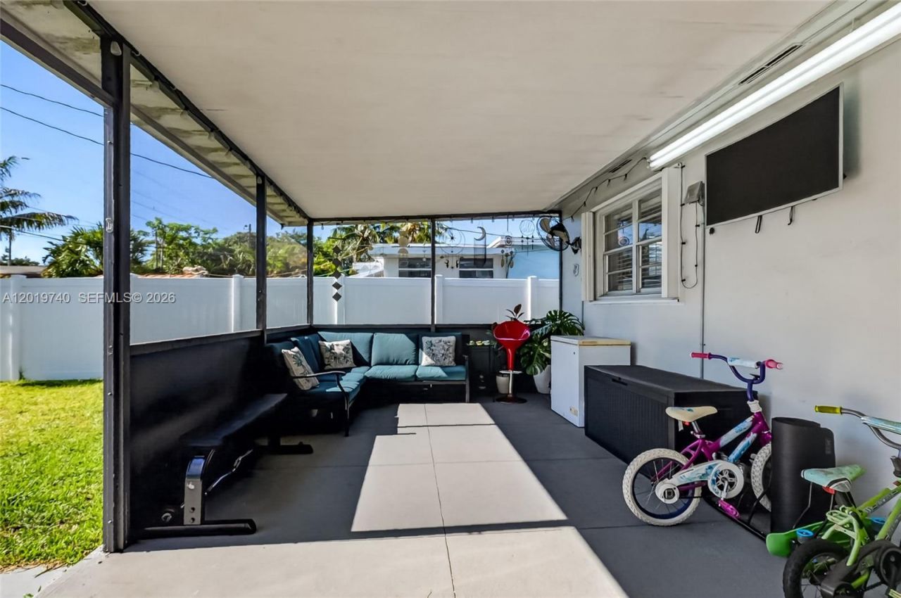 413 SW 5th Ave, Hallandale Beach, FL 33009 Photo