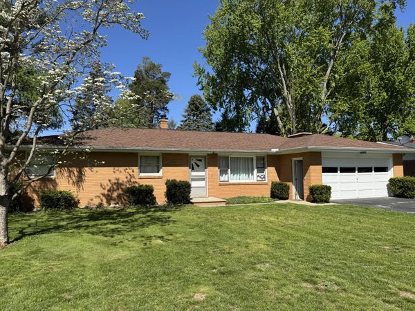 5634 W Hiawatha Lane, Stevensville, MI 49127