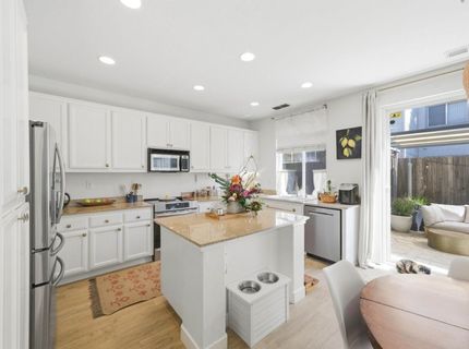 390 Soaring Hawk Ln, Sacramento, CA 95833 Photo