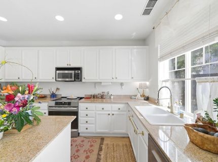 390 Soaring Hawk Ln, Sacramento, CA 95833 Photo