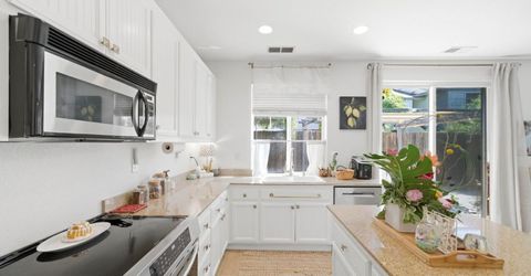 390 Soaring Hawk Ln, Sacramento, CA 95833 Photo