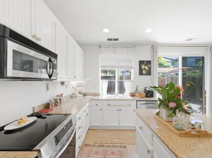 390 Soaring Hawk Ln, Sacramento, CA 95833 Photo
