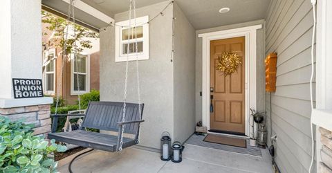 390 Soaring Hawk Ln, Sacramento, CA 95833 Photo