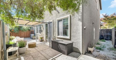 390 Soaring Hawk Ln, Sacramento, CA 95833 Photo