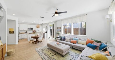 390 Soaring Hawk Ln, Sacramento, CA 95833 Photo