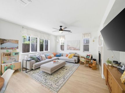 390 Soaring Hawk Ln, Sacramento, CA 95833 Photo