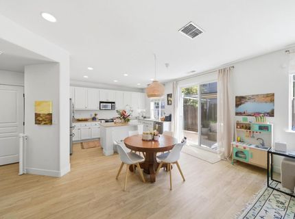 390 Soaring Hawk Ln, Sacramento, CA 95833 Photo
