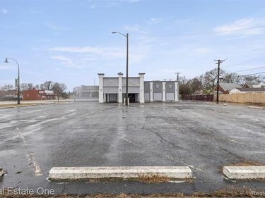16736 Ecorse Road , Allen Park, MI 48101