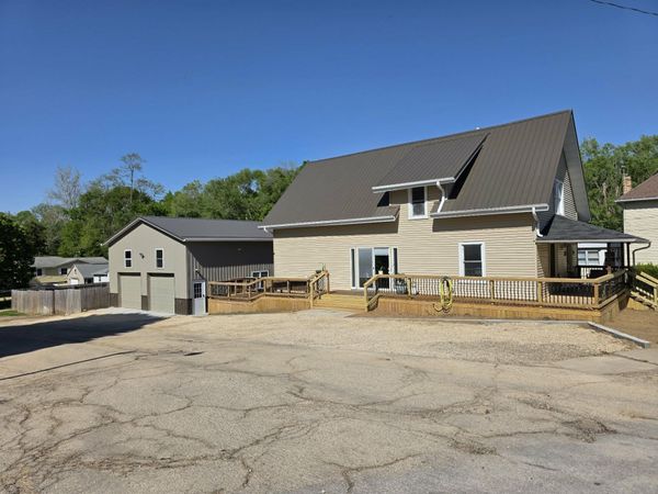 102 E State Street, MOUNT CARROLL, IL 61053