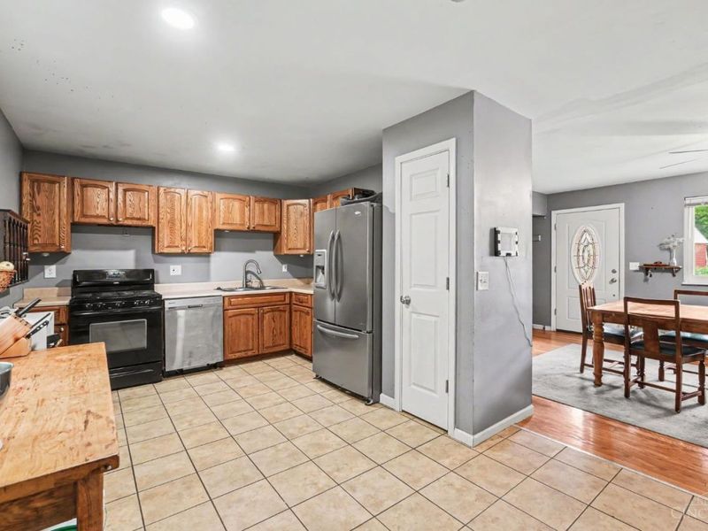 604 Neptune Way, Union Twp, OH 45244 Photo 4