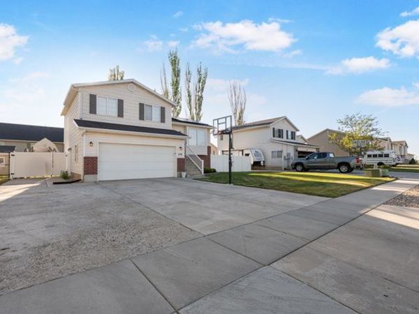 719 N 1725 W, Clinton, UT 84015