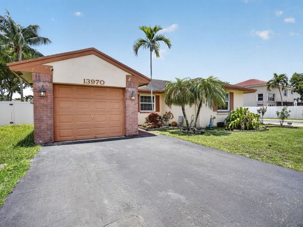 13970 Oaklawn Place, Davie, FL 33325