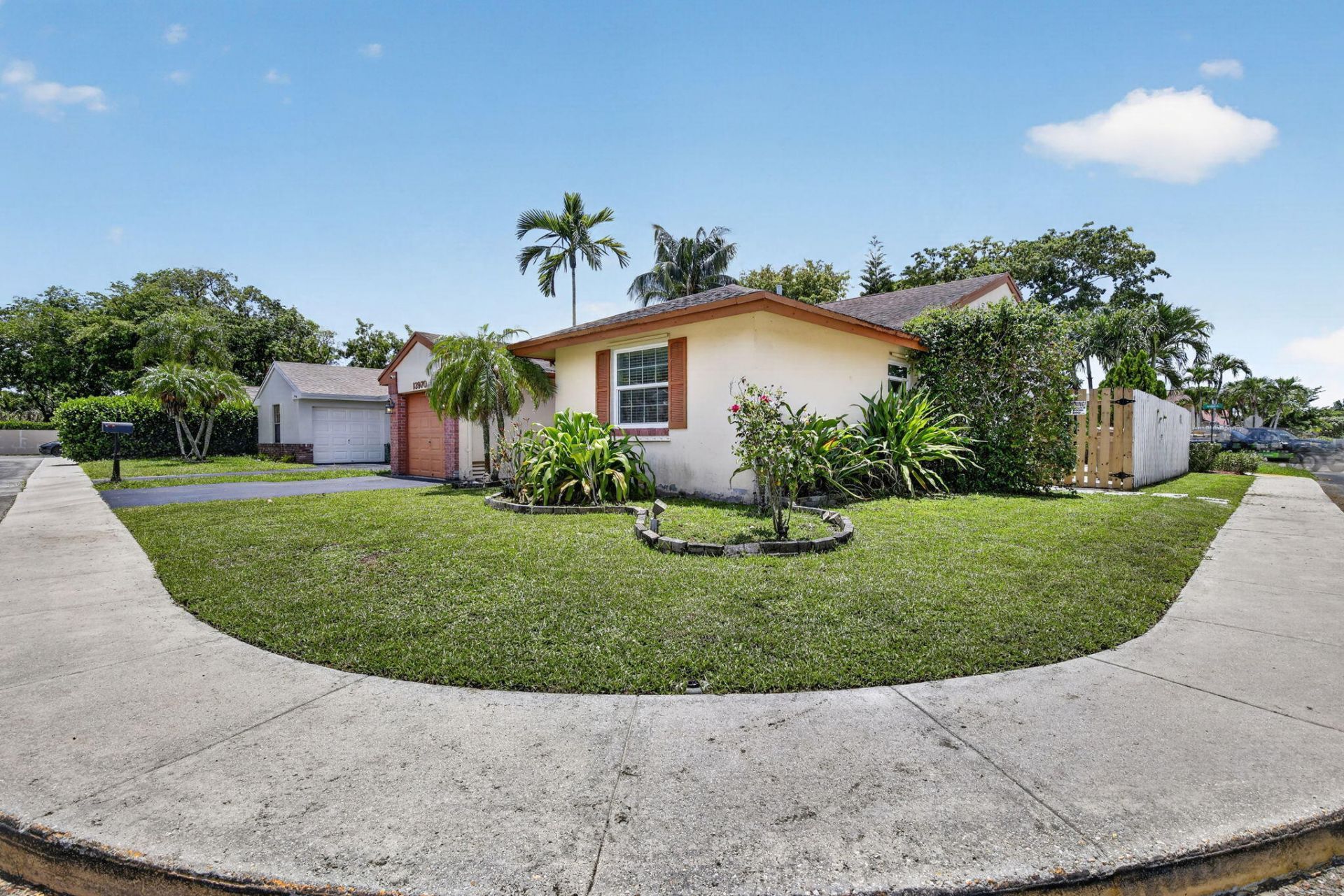 13970 Oaklawn Place, Davie, FL 33325 Photo