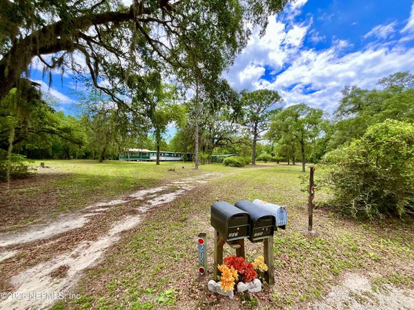 208 COUNTRY LIVING Circle, Melrose, FL 32666