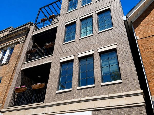 2136 W Belmont Avenue , Unit 3, Chicago, IL 60618