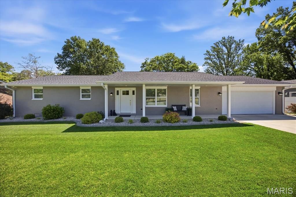 82 W Lake Drive , Troy, IL 62294 Main Photo