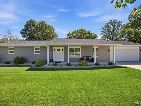 82 W Lake Drive , Troy, IL 62294