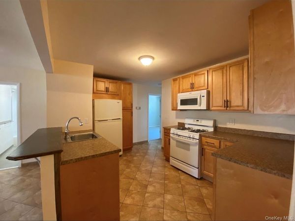 8 Birchwood Avenue , Nanuet, NY 10954
