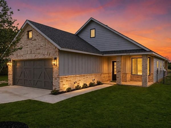 312 3rd Street , Hillsboro, TX 76645