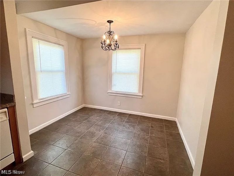 9725 Parkview Avenue, Garfield Heights, OH 44125 Photo 10