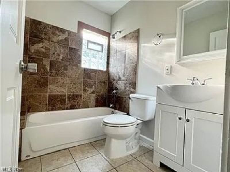 9725 Parkview Avenue, Garfield Heights, OH 44125 Photo 11